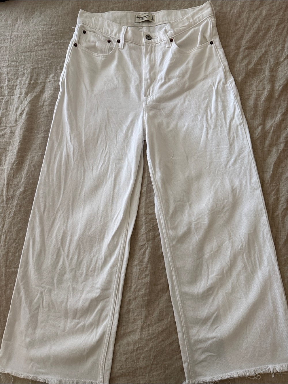 Abercrombie & Fitch White Wide-Leg jeans